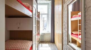 Гостиница Simple Hostel Nevsky Санкт-Петербург Кровать в общем четырехместном номере для женщин-2