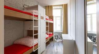 Гостиница Simple Hostel Nevsky Санкт-Петербург Кровать в общем четырехместном номере для мужчин и женщин-5