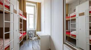 Гостиница Simple Hostel Nevsky Санкт-Петербург Кровать в общем четырехместном номере для мужчин и женщин-4